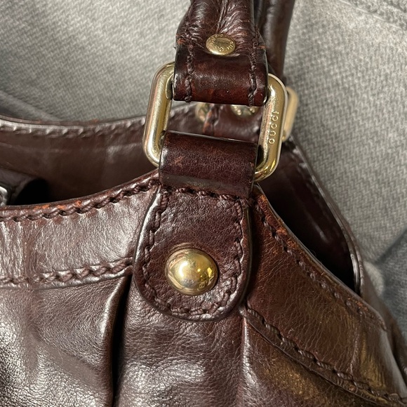 Gorgeous Calfskin Leather Gucci Shoulder Bag with Convertible Snaps - Picture 6 of 10